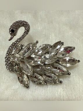 Crystal Swan Brooch Pin - Clear Rhinestones Elegant Designer Style